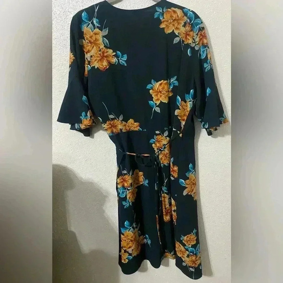 Charming Charlie Floral Wrap Dress. Size XL Like New - Picture 3 of 5